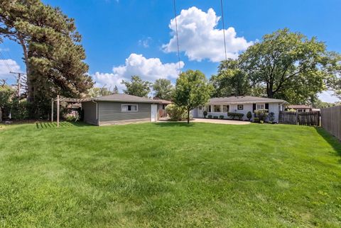 Tiny photo for 704 N Wilshire Drive, Mount Prospect, IL 60056 (MLS # 12707547)
