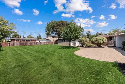 Tiny photo for 704 N Wilshire Drive, Mount Prospect, IL 60056 (MLS # 12707547)