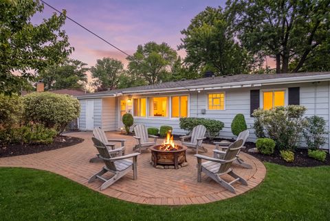 Tiny photo for 704 N Wilshire Drive, Mount Prospect, IL 60056 (MLS # 12707547)