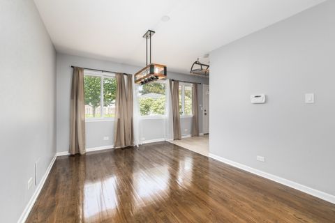 Tiny photo for 704 N Wilshire Drive, Mount Prospect, IL 60056 (MLS # 12707547)