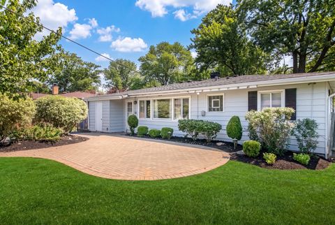 Tiny photo for 704 N Wilshire Drive, Mount Prospect, IL 60056 (MLS # 12707547)