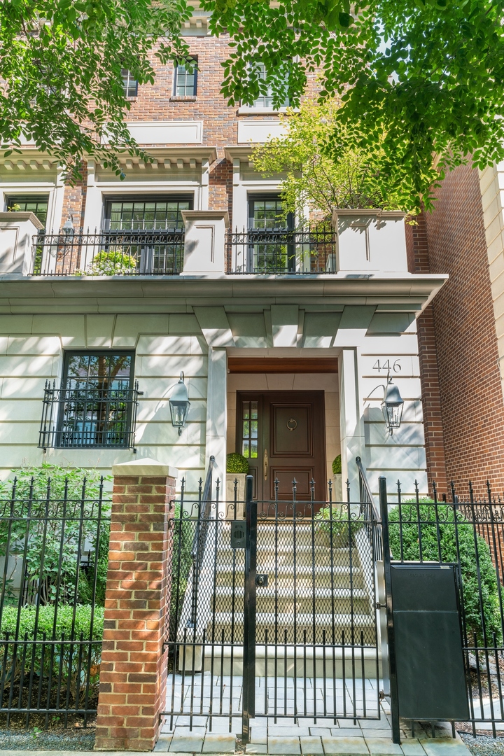 446 W Huron Street