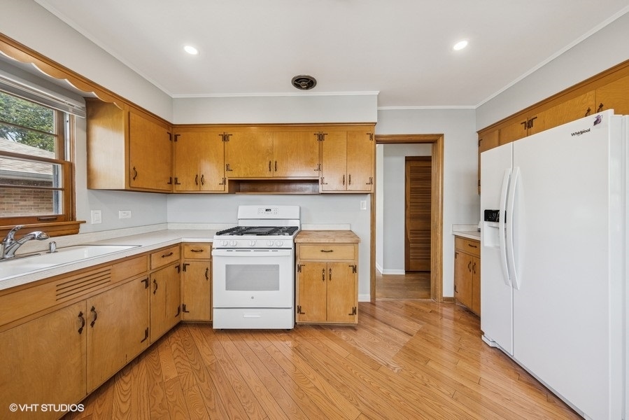 10 N Waverly Place