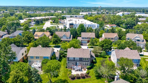 Tiny photo for 668 Sycamore Street, Vernon Hills, IL 60061 (MLS # 12782626)