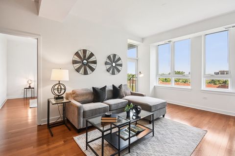 Tiny photo for 6000 N Cicero Avenue #410, Chicago, IL 60646 (MLS # 12439222)