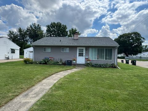 Tiny photo for 811 W 19th Street, Sterling, IL 61081 (MLS # 12594635)