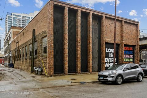 313 W Chestnut Street Chicago IL 60610