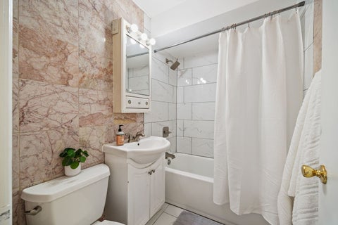 Tiny photo for 929 S Oak Park Avenue #3NW, Oak Park, IL 60304 (MLS # 12732699)