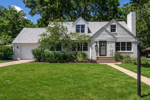 Photo of 2140 Fairhaven Road, Davenport, IA 52803 (MLS # 12684346)