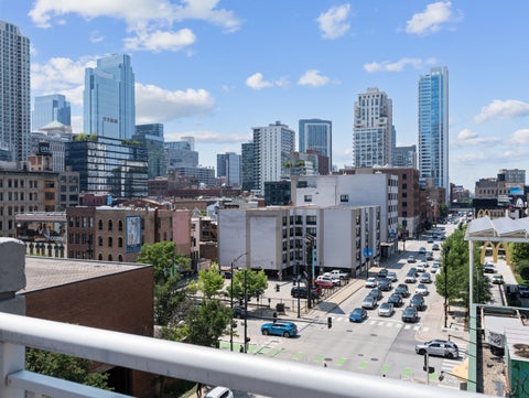 Tiny photo for 600 N Dearborn Street #602, Chicago, IL 60654 (MLS # 12748900)