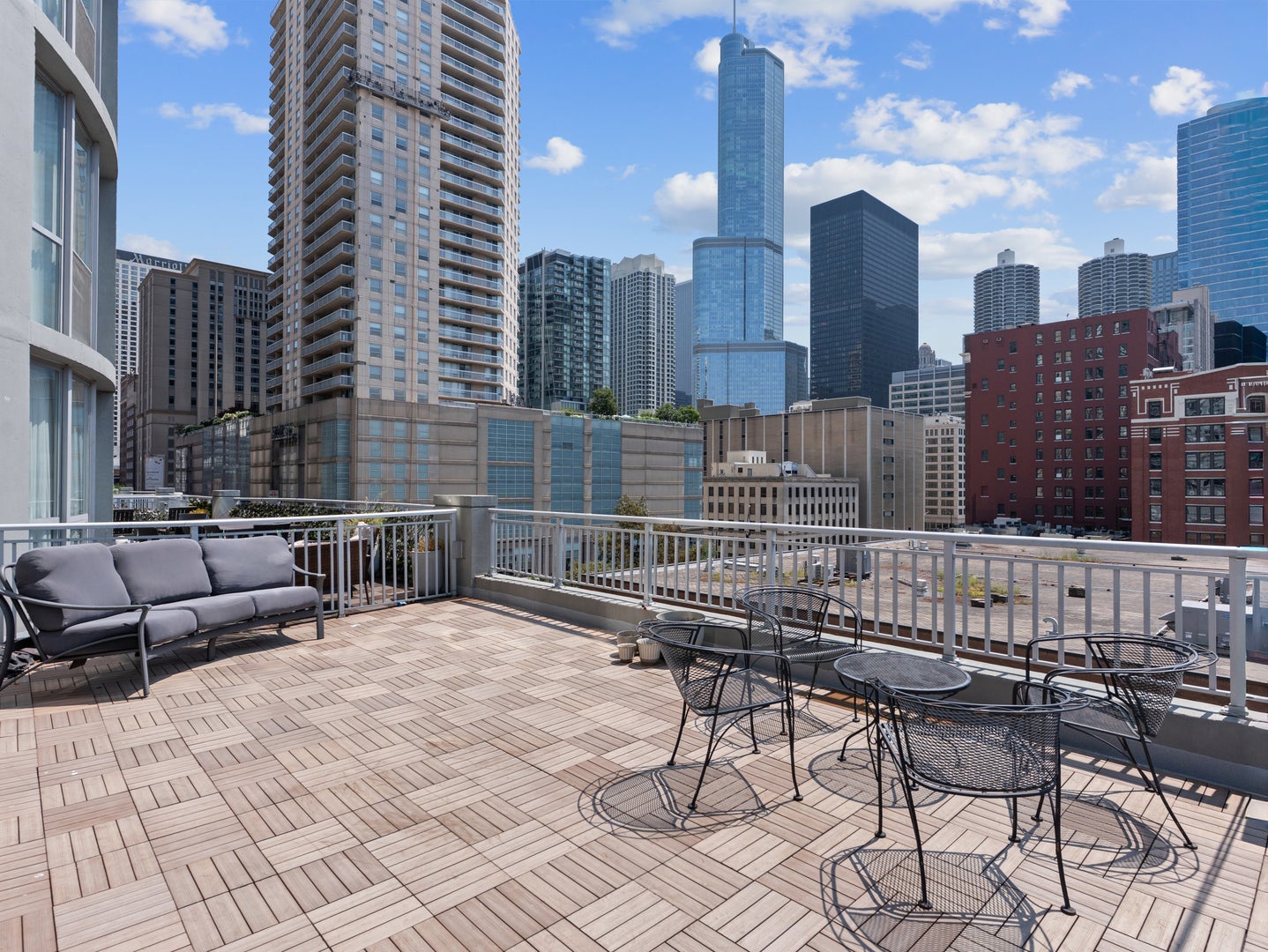 600 N Dearborn Street 602