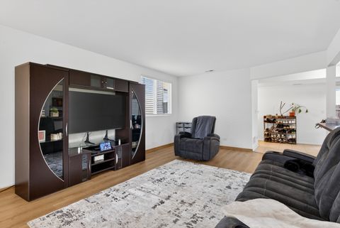 Tiny photo for 939 Four Seasons Boulevard, Aurora, IL 60504 (MLS # 12599920)