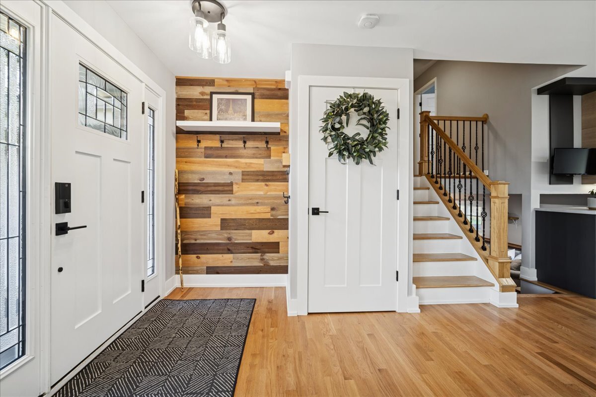 564 E PRINCETON Street