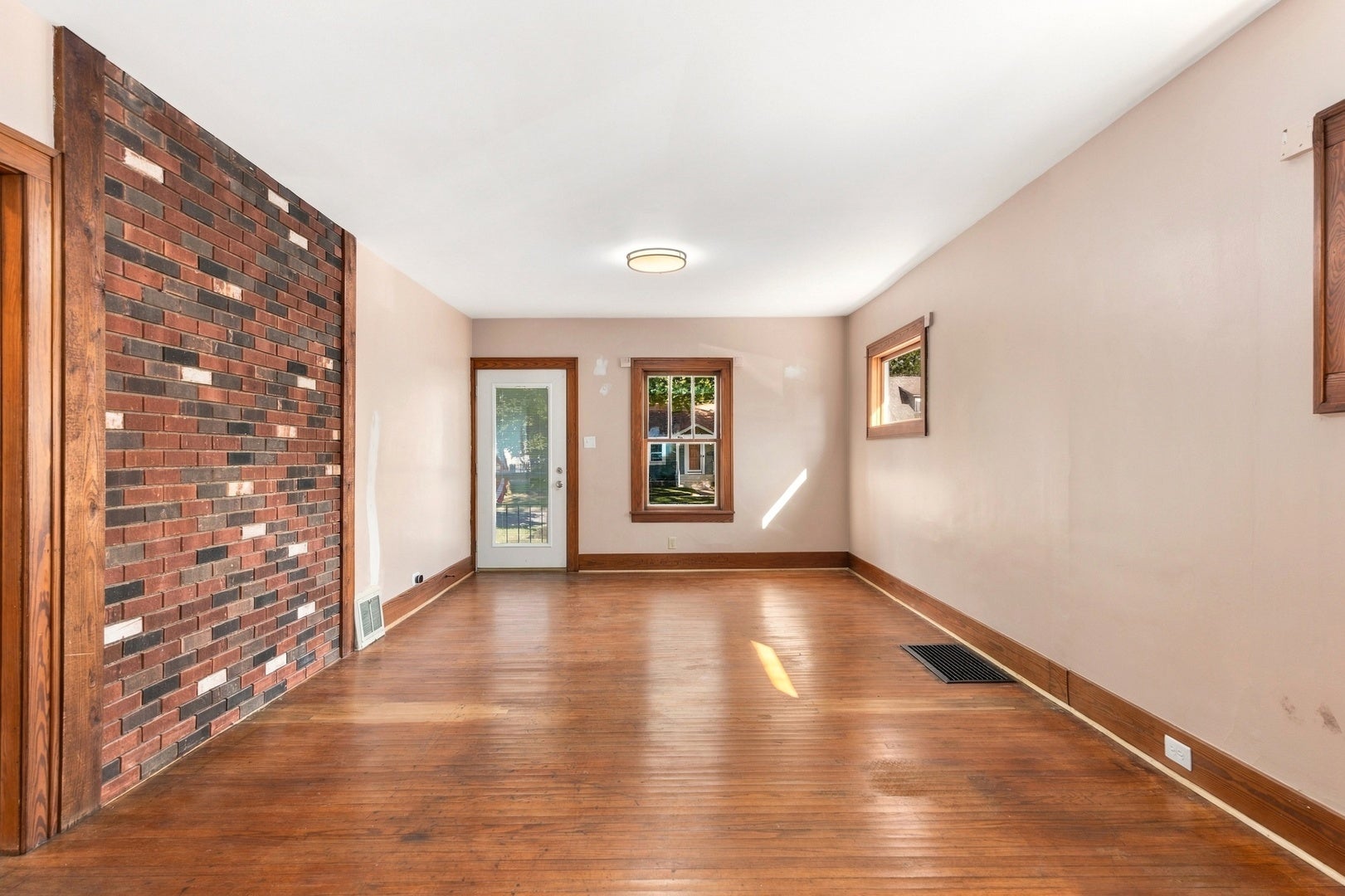 121 S Fordham Avenue