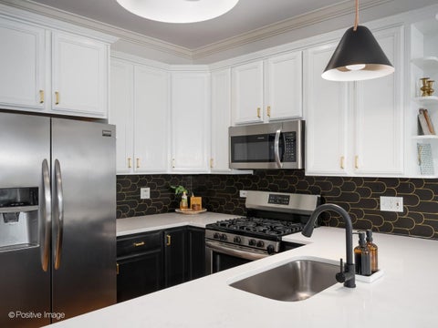 Tiny photo for 929 N DAMEN Avenue #2, Chicago, IL 60622 (MLS # 12728977)