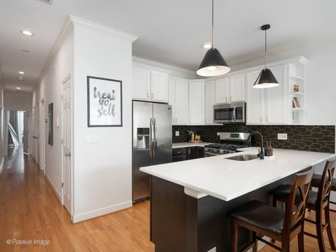 Tiny photo for 929 N DAMEN Avenue #2, Chicago, IL 60622 (MLS # 12728977)