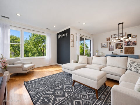 Tiny photo for 929 N DAMEN Avenue #2, Chicago, IL 60622 (MLS # 12728977)