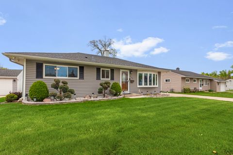 Tiny photo for 429 Rose Street, Bensenville, IL 60106 (MLS # 12625421)