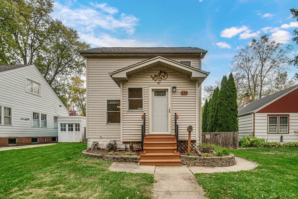 Photo for 235 INGALTON Avenue, West Chicago, IL 60185 (MLS # 12507333)
