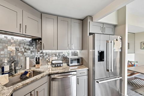 Tiny photo for 3200 N Lake Shore Drive #410, Chicago, IL 60657 (MLS # 12669928)