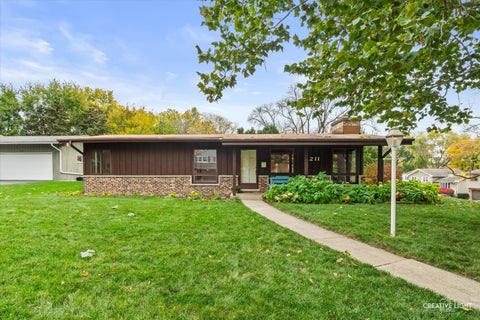 Photo of 1211 Westhaven Drive, Wheaton, IL 60189 (MLS # 12761826)
