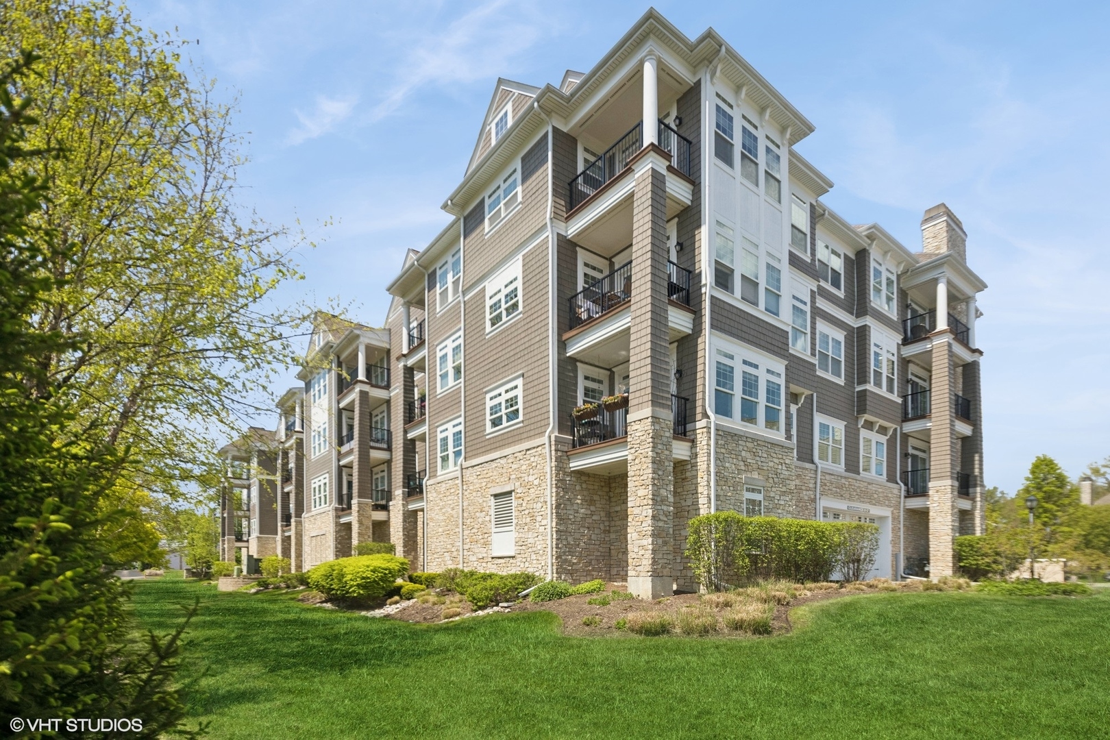 149 W Kennedy Lane 208
