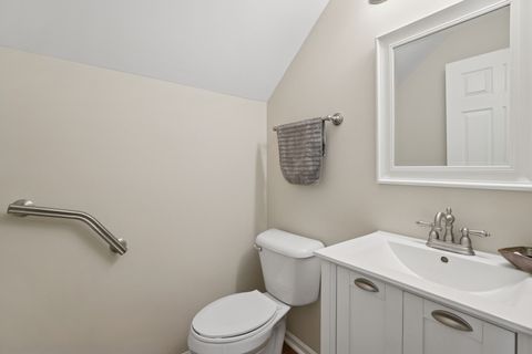 Tiny photo for 961 Sumac Court, Lindenhurst, IL 60046 (MLS # 12573193)