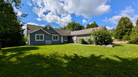 Photo of 11617 Hawthorne Way, Huntley, IL 60142 (MLS # 12487884)