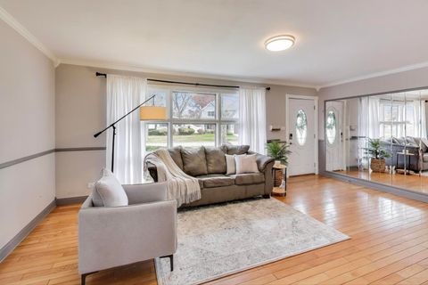 Tiny photo for 412 N Ridgeland Avenue, Elmhurst, IL 60126 (MLS # 12517766)