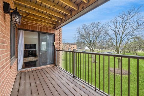 Tiny photo for 6425 Clarendon Hills Road #211, Willowbrook, IL 60527 (MLS # 12543530)