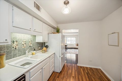 Tiny photo for 6425 Clarendon Hills Road #211, Willowbrook, IL 60527 (MLS # 12543530)