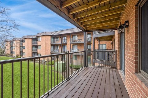 Tiny photo for 6425 Clarendon Hills Road #211, Willowbrook, IL 60527 (MLS # 12543530)