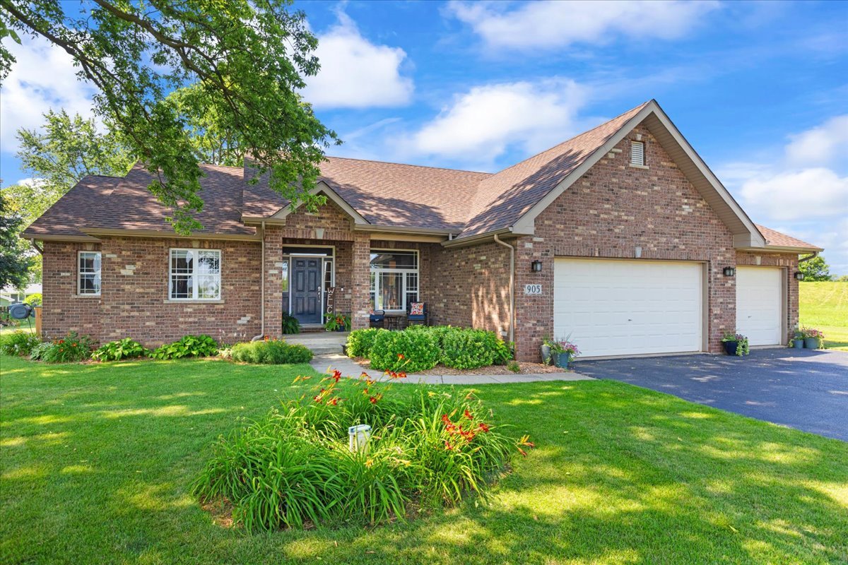 905 Tall Grass Court