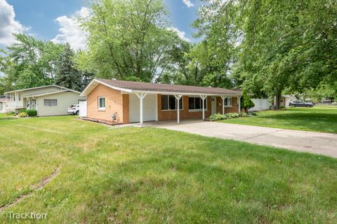 Photo of 34 Scarsdale Road, Montgomery, IL 60538 (MLS # 12668568)