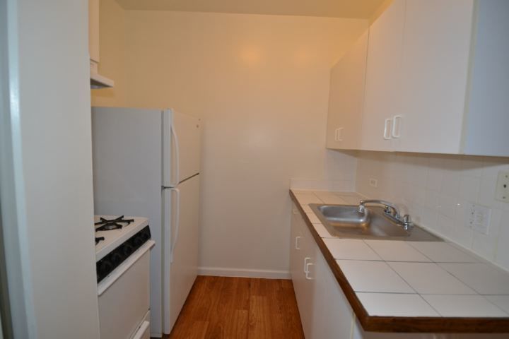 4241 N KENMORE Avenue 207