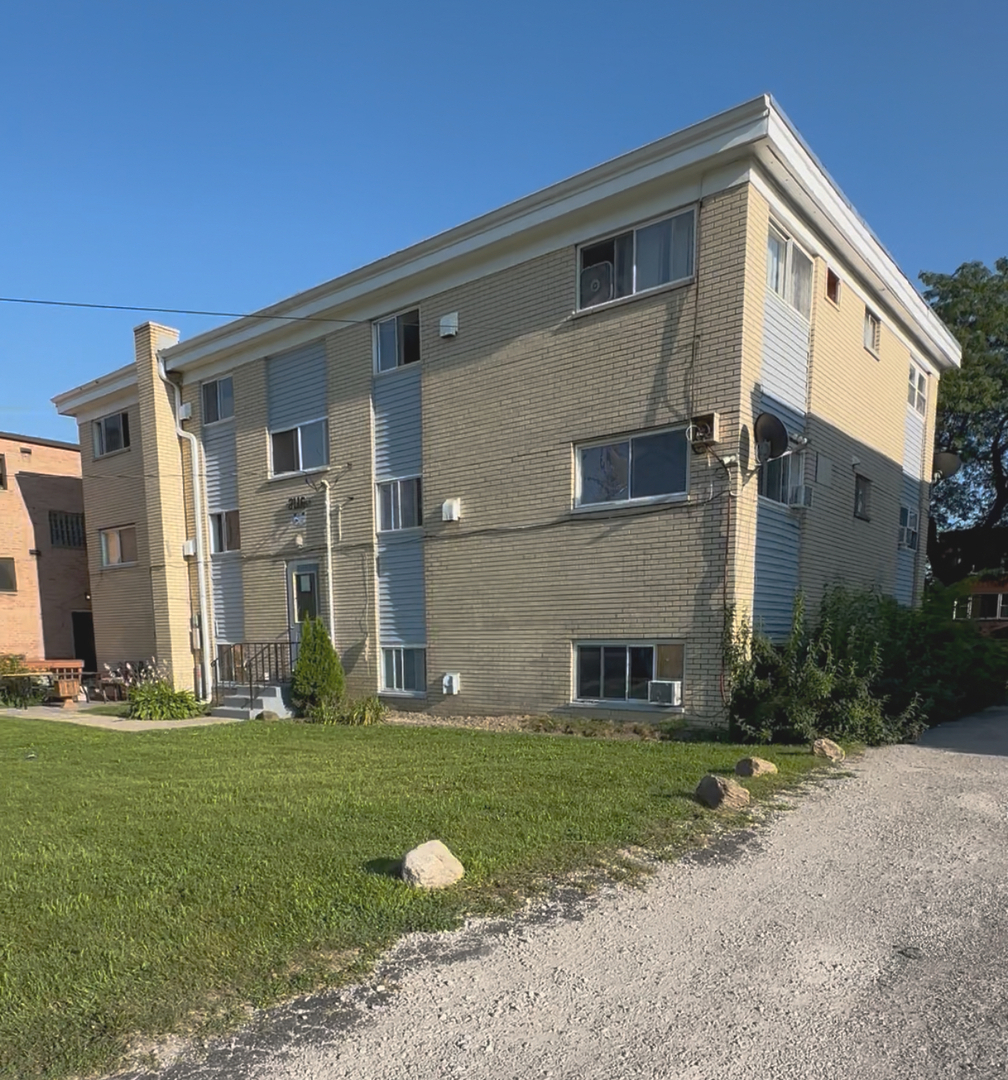 2116 & 2101 Williamsburg Drive