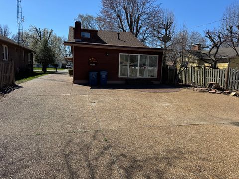 Tiny photo for 403 W MITCHELL Street, Benton, IL 62812 (MLS # 12592035)