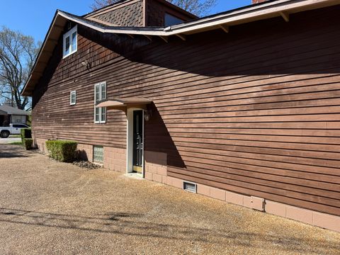 Tiny photo for 403 W MITCHELL Street, Benton, IL 62812 (MLS # 12592035)