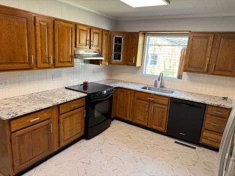 Tiny photo for 403 W MITCHELL Street, Benton, IL 62812 (MLS # 12592035)