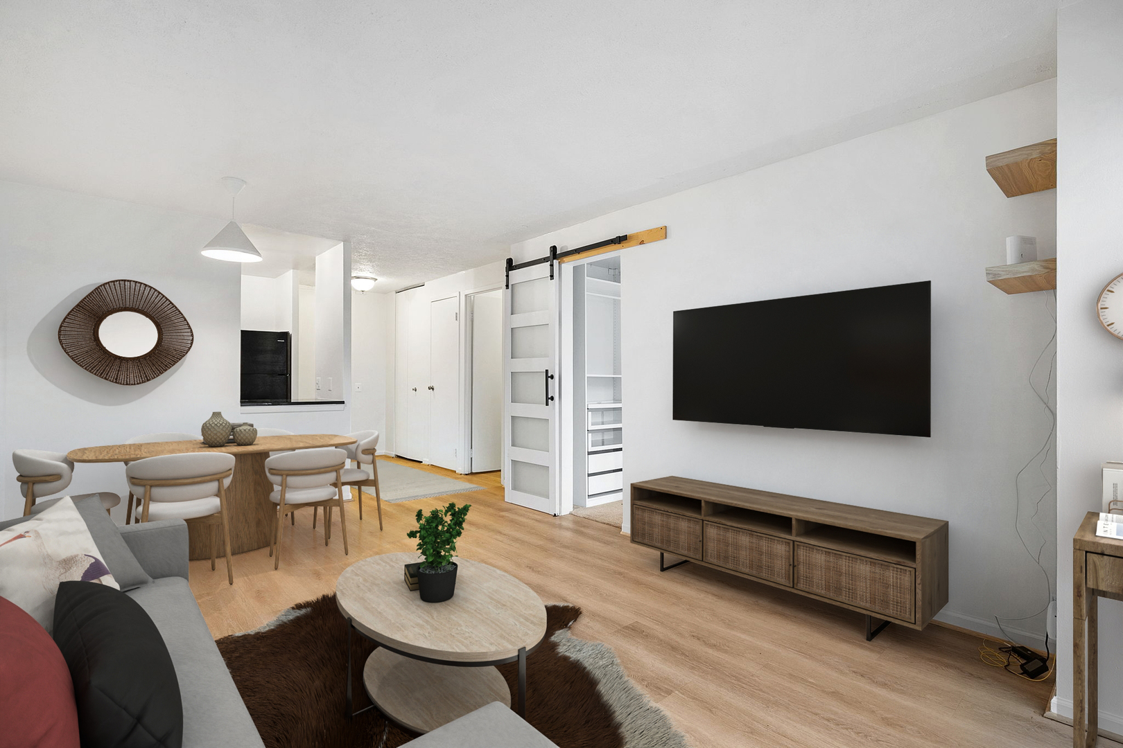 4343 N Clarendon Avenue 911