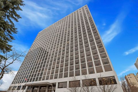 4343 N Clarendon Avenue 911 Chicago IL 60613