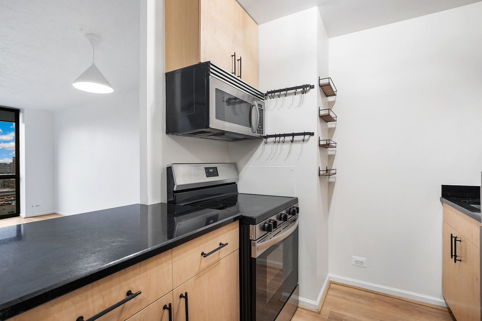 4343 N Clarendon Avenue 911