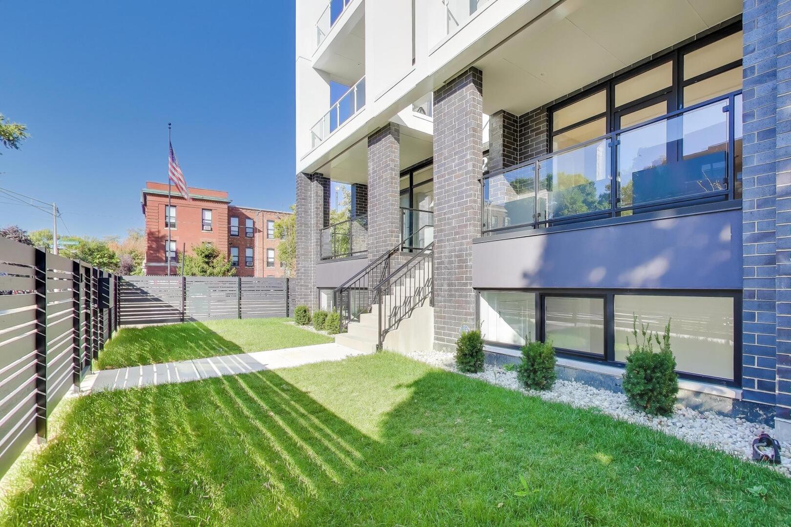 2456 W Cortez Street 3E