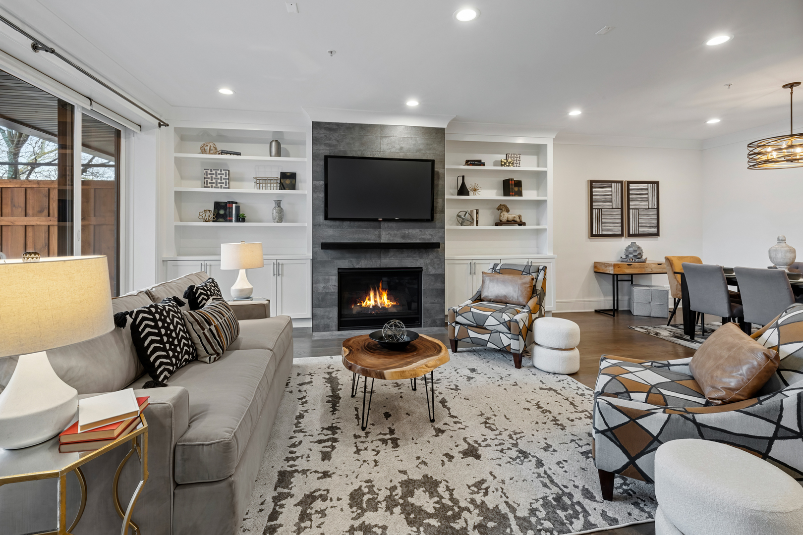 5748 N Hermitage Avenue 102