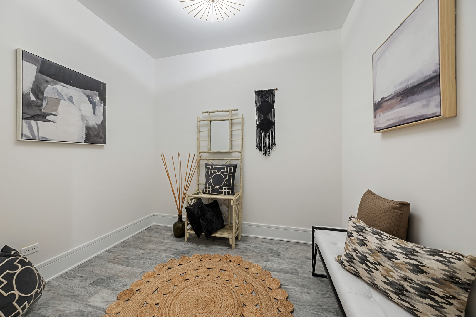 5748 N Hermitage Avenue 102