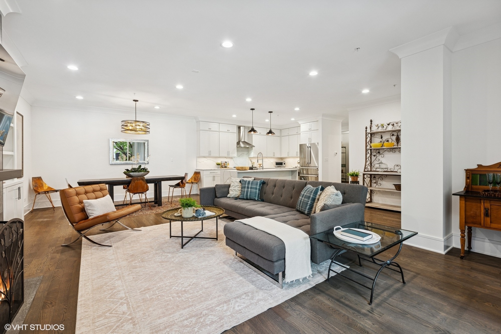 5748 N Hermitage Avenue 102