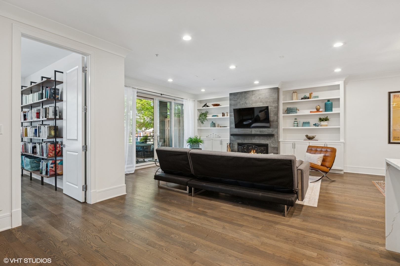 5748 N Hermitage Avenue 102