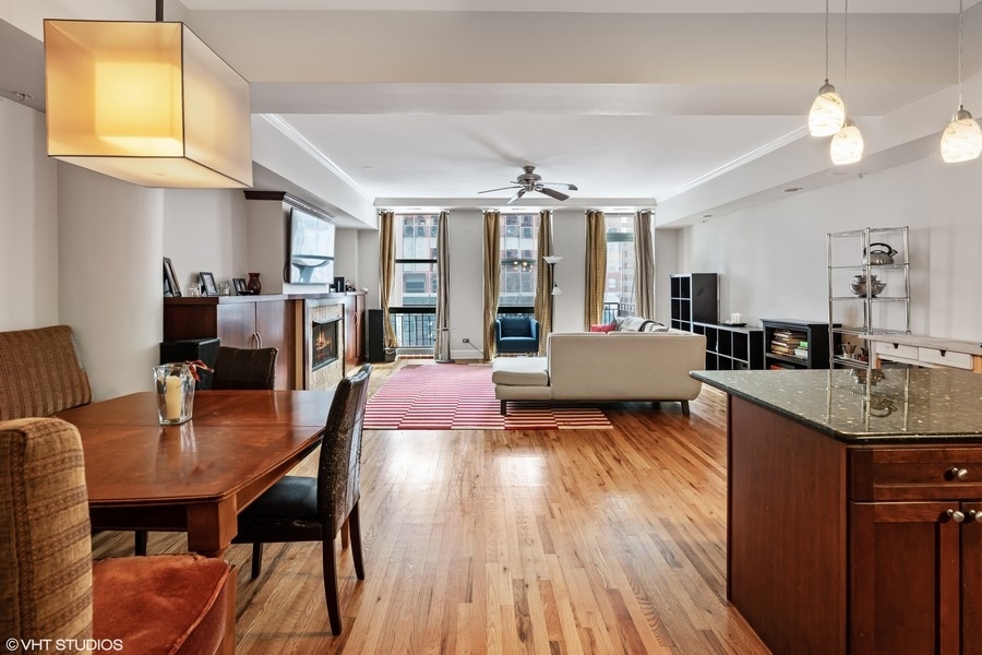 165 N Canal Street 918