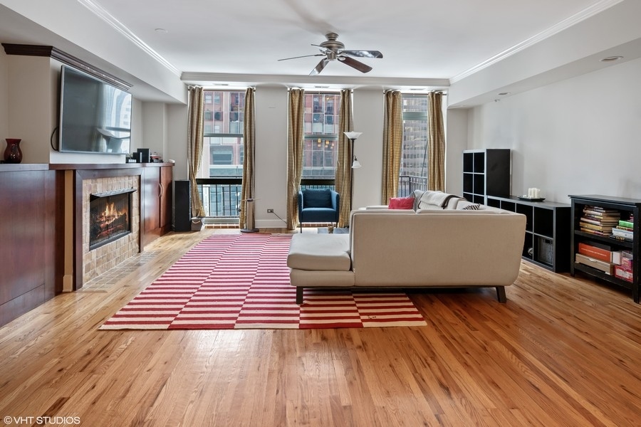 165 N Canal Street 918