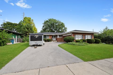Tiny photo for 675 S Edgewood Avenue, Elmhurst, IL 60126 (MLS # 12499847)